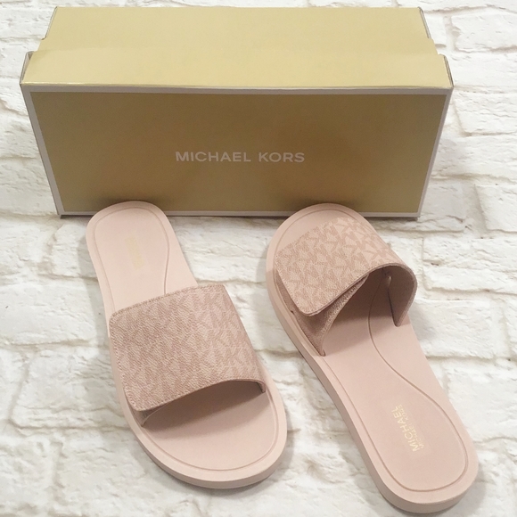 LAST ONE❗MICHAEL KORS Wade Slide In Ballet Color - Picture 3 of 10